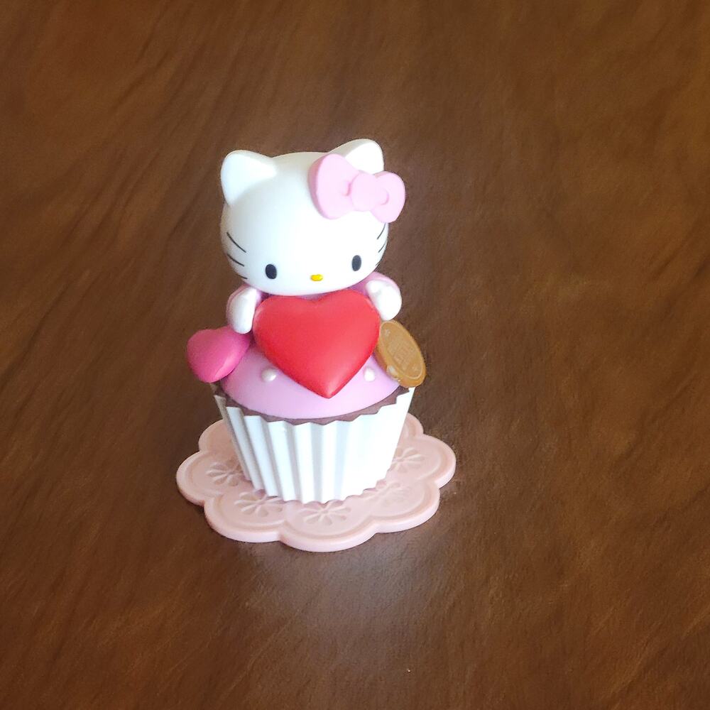 Vintage Sanrio Hello Kitty Sweet Delight Cupcake Trinket Box Figurine